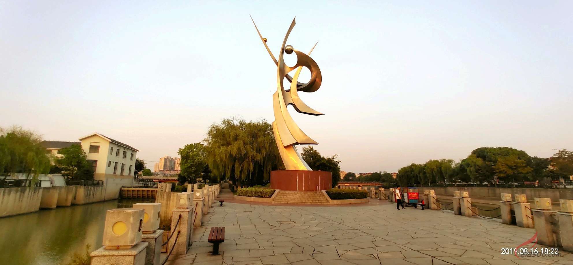 ��ϼ�е������u��һ�z�z��������